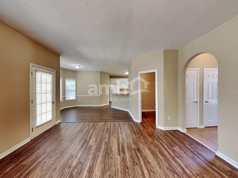 Building Photo - 4961 Heritage Crossing Dr SW