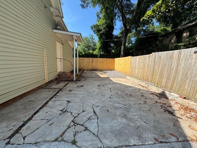 Building Photo - Large 4/2.5 House in S Rome $1,395