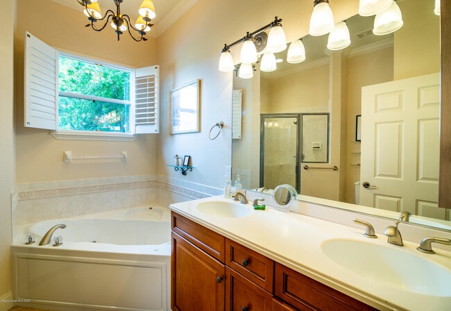 Building Photo - 4070 Alamanda Key Dr