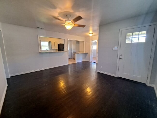 Building Photo - COMING SOON - Beautiful 3/1