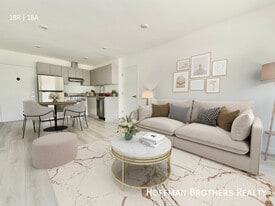 Building Photo - 318 S Mariposa Ave