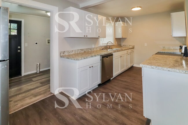 Building Photo - Your dream home is waiting for you. Hurry and Lease today!