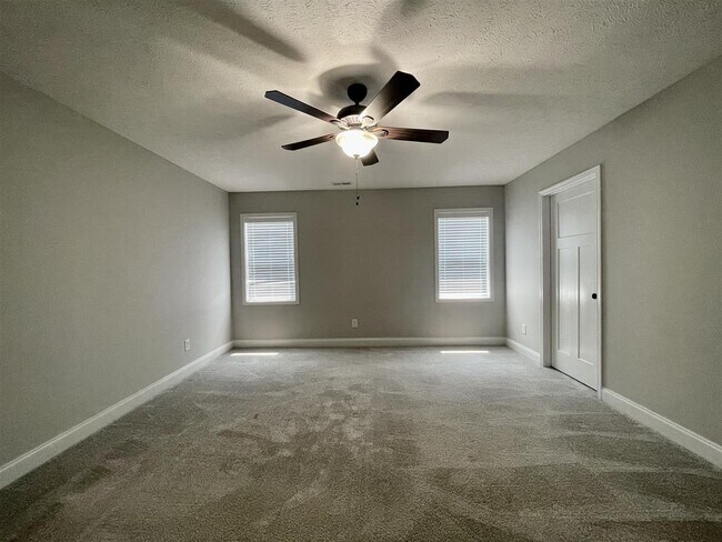 Building Photo - 80 Lake View Dr E