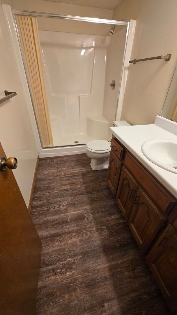 Building Photo - Wonderful 2 Bedroom Duplex in Bethany!  $1250 Per Month!