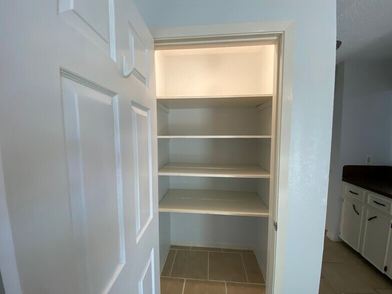 Building Photo - 1803 Falcon Dr