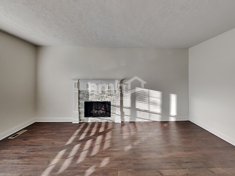 Building Photo - 3470 Esquire Dr