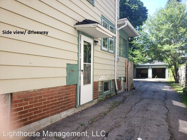 Building Photo - 3 br, 1 bath House - 682 Parsells Ave.