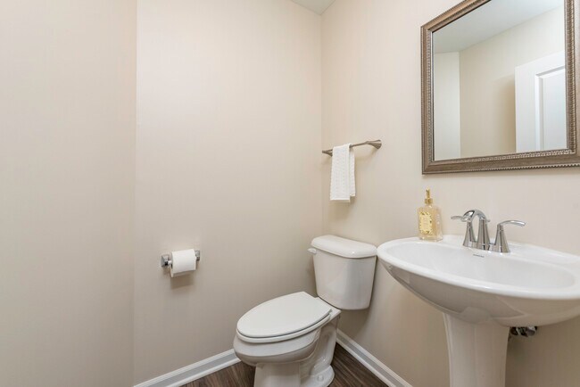 Building Photo - 804 Neubauer Circle