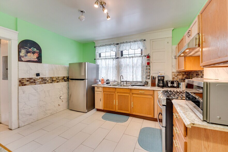 Building Photo - 184 Butler Ave