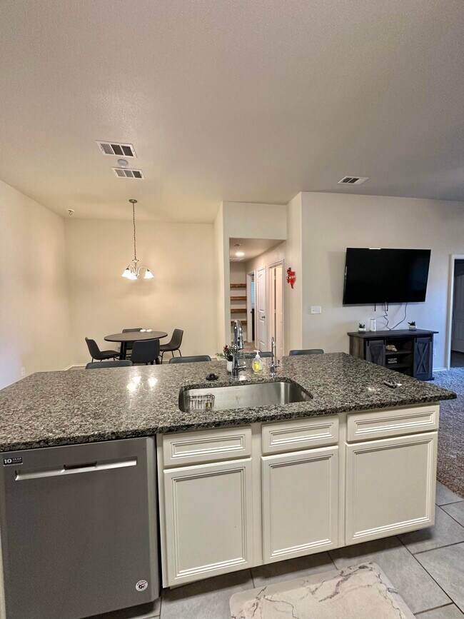 Building Photo - 10411 Valencia Ave