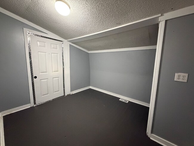 Building Photo - 145 Church St