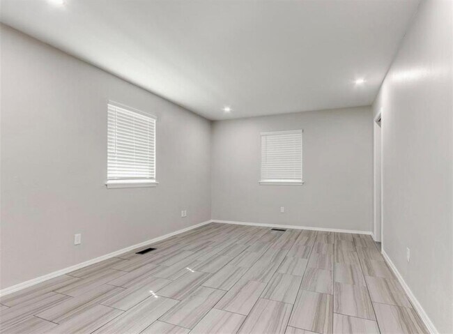 Building Photo - 7008 Comanche Ave
