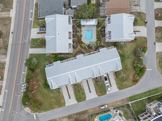 Building Photo - 205 N Ave