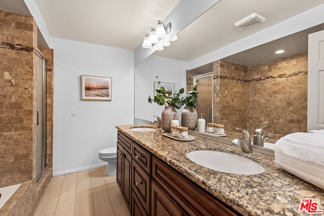 Building Photo - 7301 Vista Del Mar