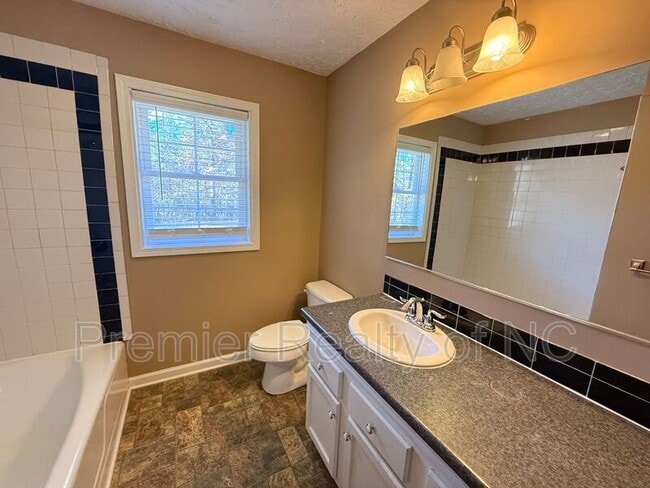 Building Photo - 201 Wandering Ln