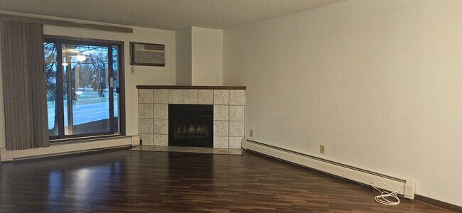 Building Photo - Meticulously Kept 3 bedroom, 2 bath condo in coveted Carriage Hills Condominium Association