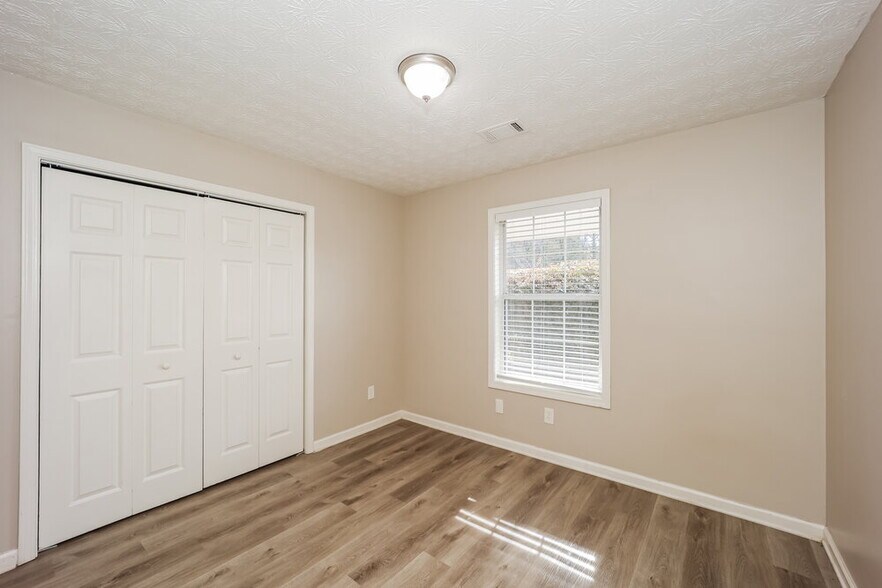 Building Photo - 45 Weldon Pl