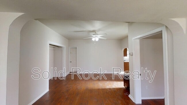 Building Photo - 2436 E Monument St