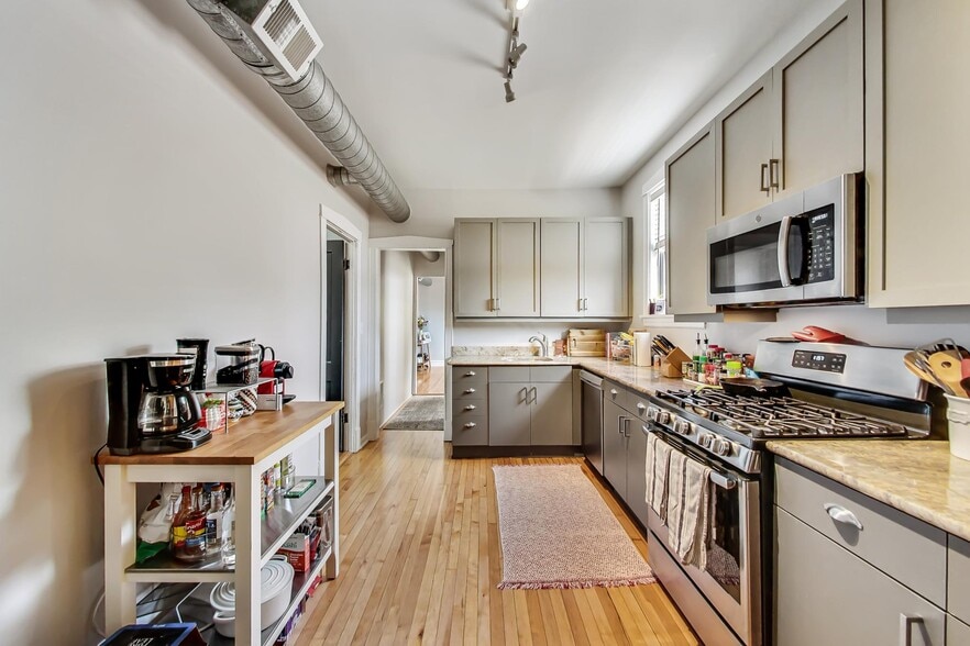 Building Photo - 2145 W Thomas St