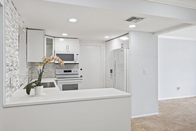 Building Photo - 226 SW Reynolds Ave