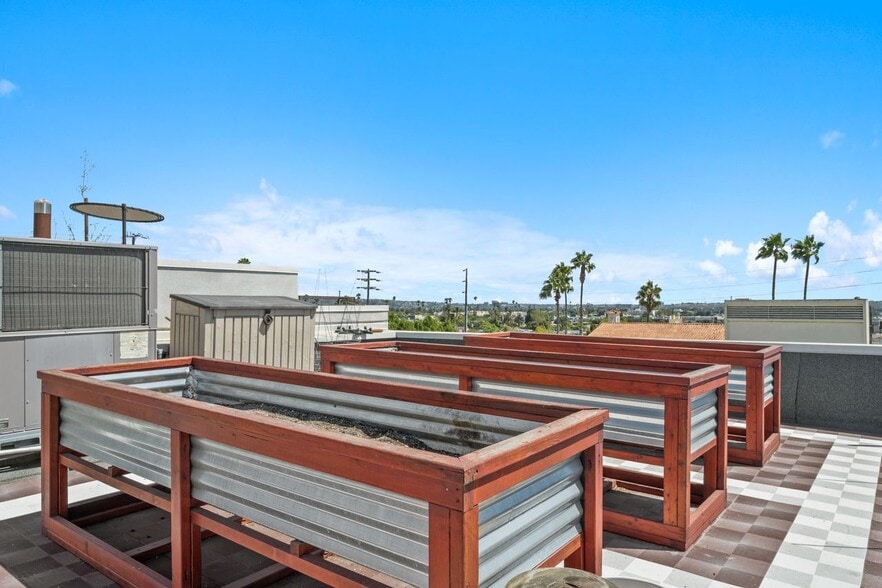 Building Photo - 3623 1/2 S Centinela Ave