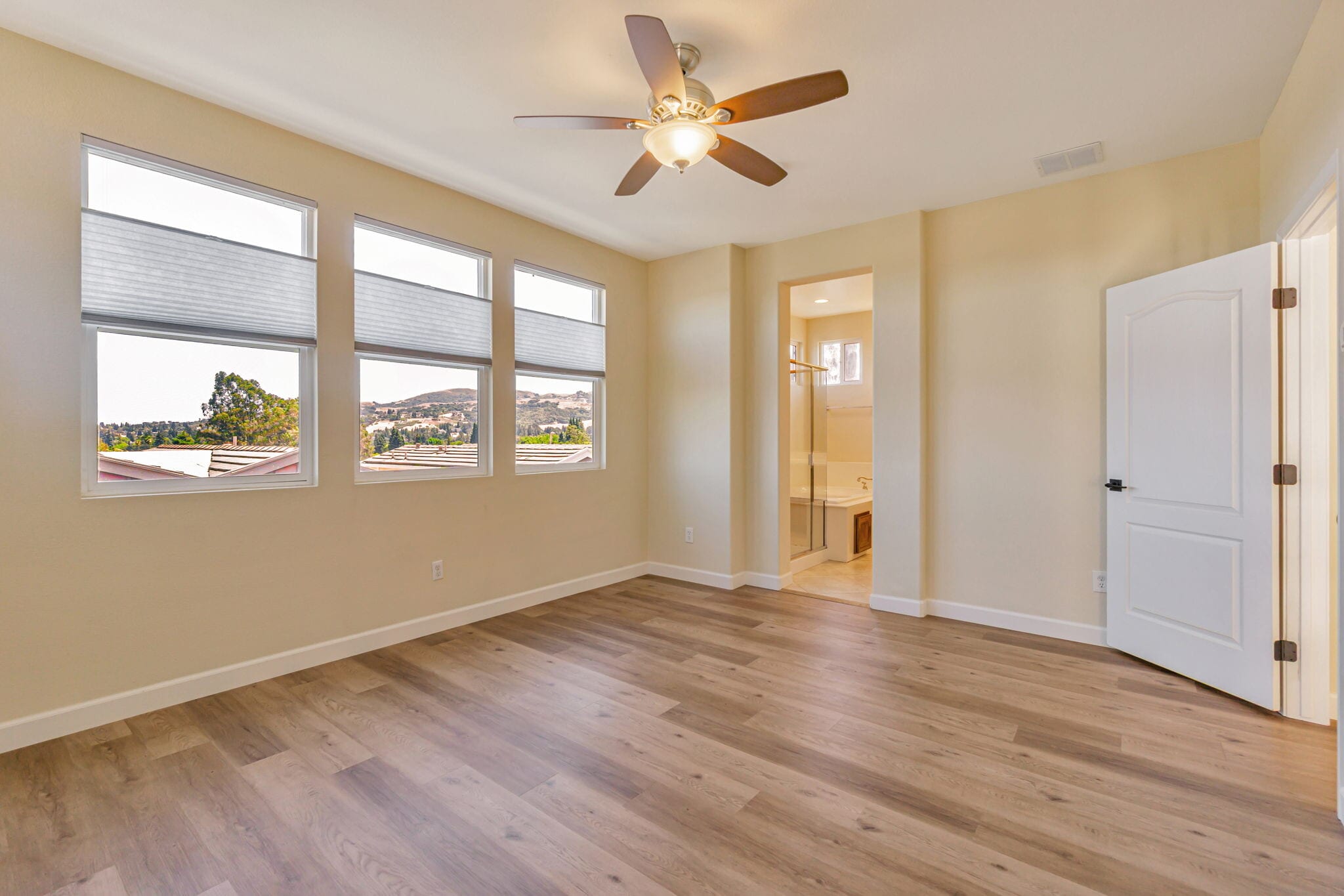 Building Photo - 2678 Deerwood Dr