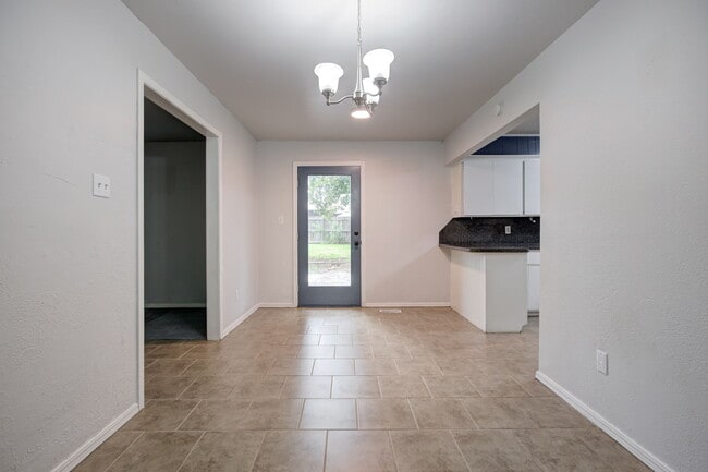 Building Photo - 1707 Ridgemont Cir