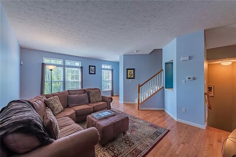 Building Photo - 4019 Village Run Rd