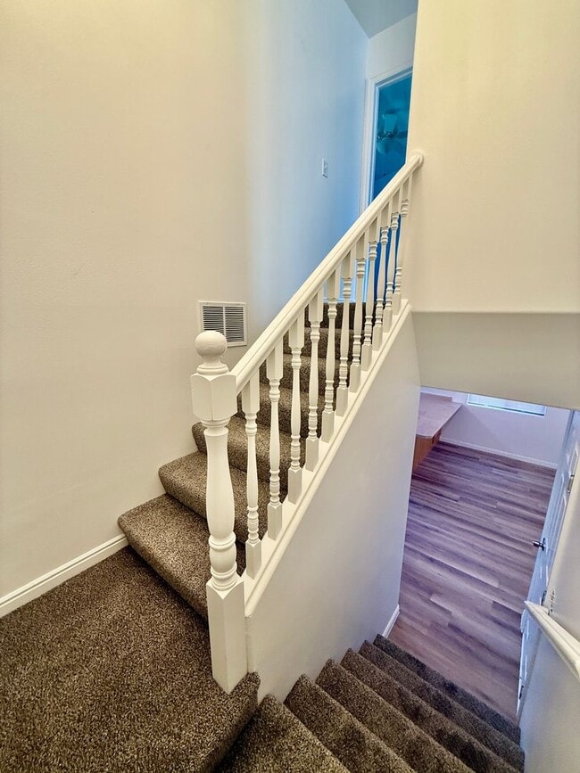 Building Photo - 3 Bedroom/ 2.5 Bath Townhome in Hawk Hollow