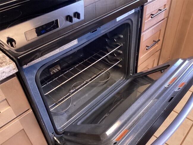 Building Photo - 15831 Bazelbriar Ln