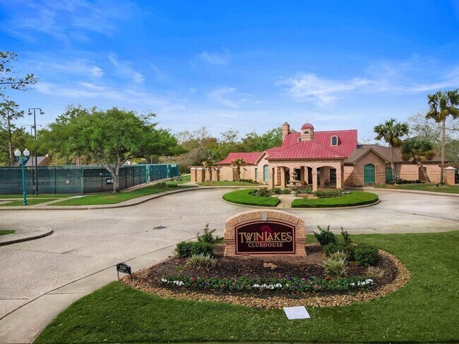 Building Photo - 5222 Summer Snow Dr