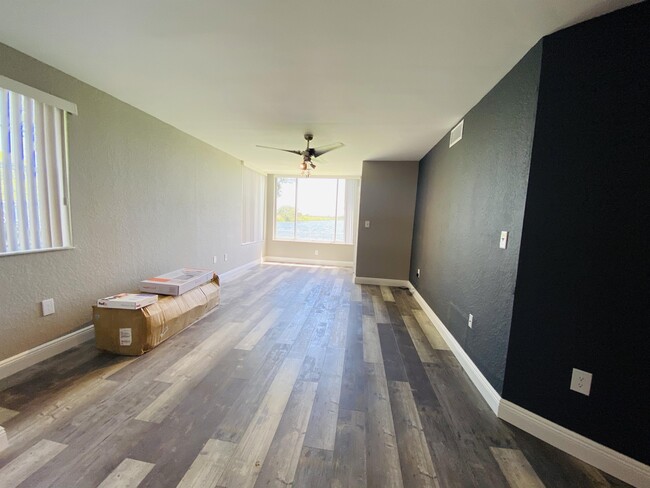 Building Photo - 2890 N Oakland Forest Dr