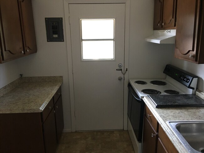 Building Photo - 2902 Airport Rd