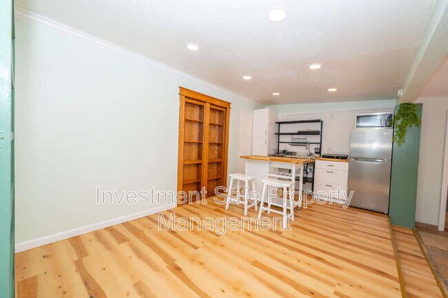 Building Photo - 4982 Baltimore Dr