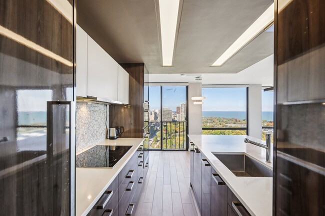 Building Photo - 345 W Fullerton Pkwy