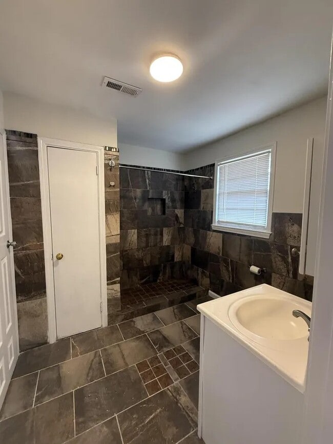 Building Photo - 4442 Reona Ave