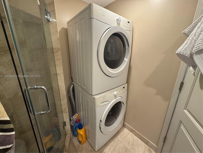 Building Photo - 1720 Harrison St