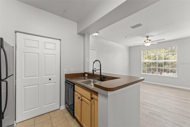 Building Photo - 12825 Madison Pointe Cir