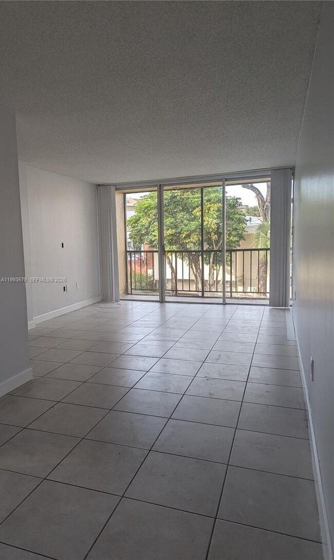 Building Photo - 8810 Fontainebleau Blvd