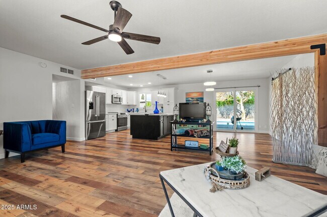 Building Photo - 8326 E Crestwood Way
