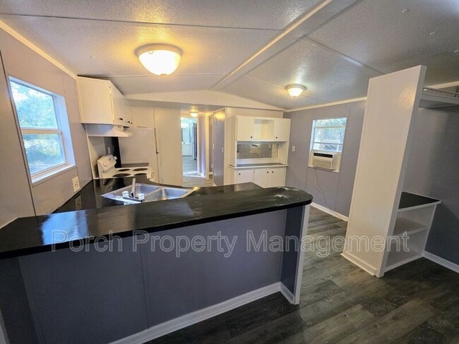 Building Photo - 12 Anne Cir