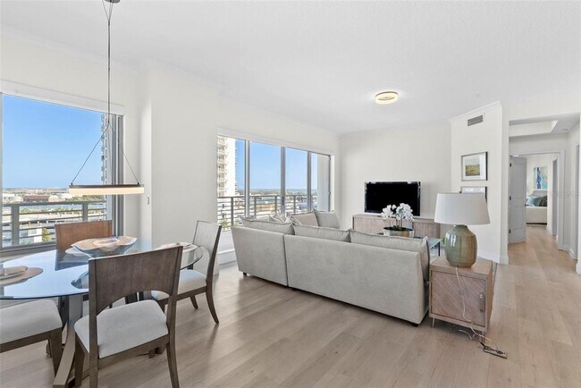 Building Photo - 449 S 12th St