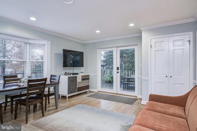 Building Photo - 6007 Welborn Dr