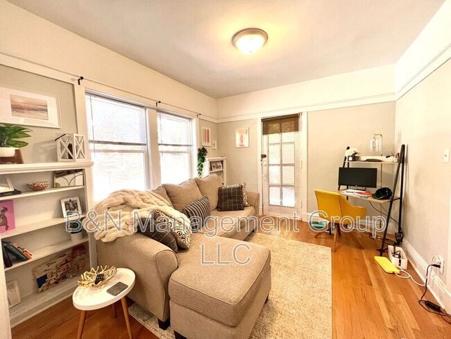 Building Photo - 1067 W Dakin St