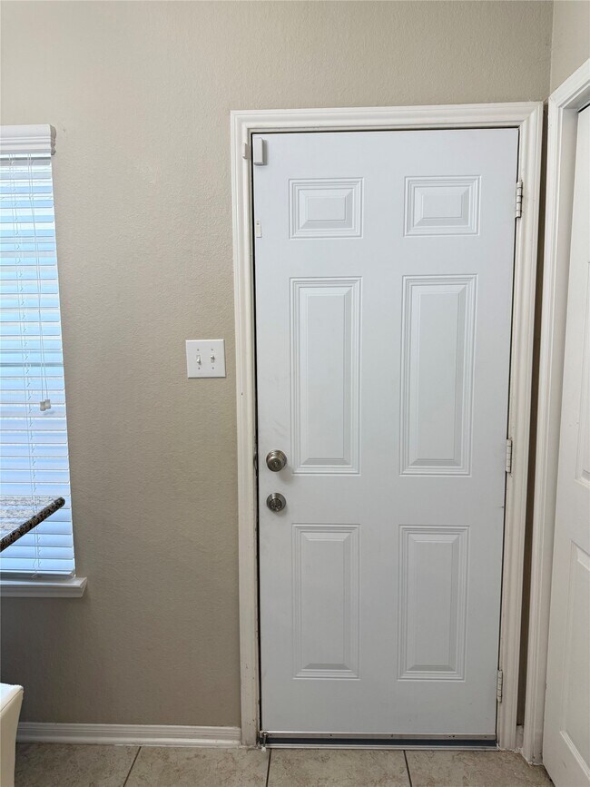 Building Photo - 11930 Jelicoe Dr