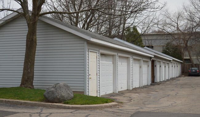 Building Photo - Cozy 1 bedroom Available on North Side