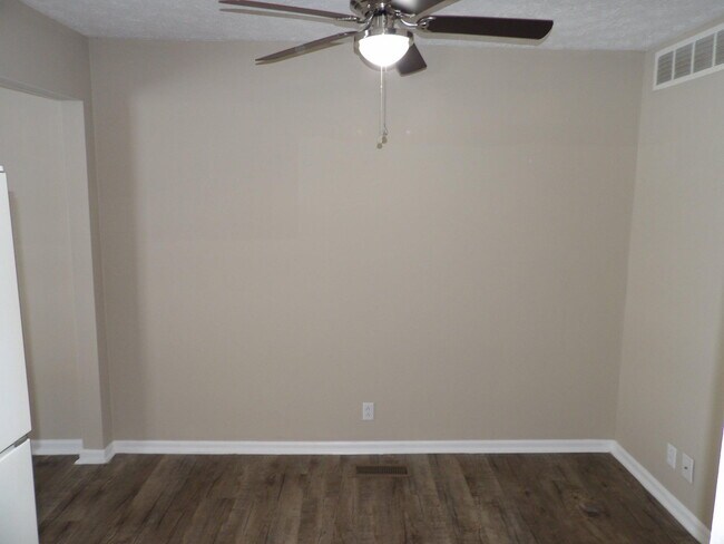 Building Photo - 176 Landings Dr