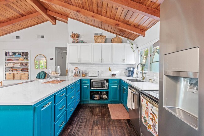 Building Photo - 319 Hideaway Lane Central