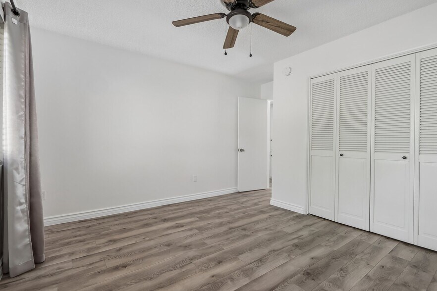 Building Photo - 1184 Lyndhurst Dr