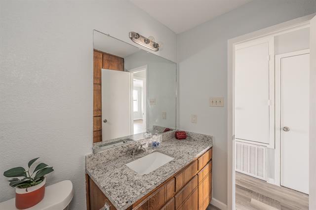 Building Photo - 420 Signal Hill Ct N